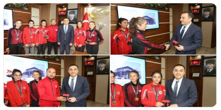 Vali/Belediye Başkanı Türker Öksüz, başarılı sporcuları makamında ağırladı