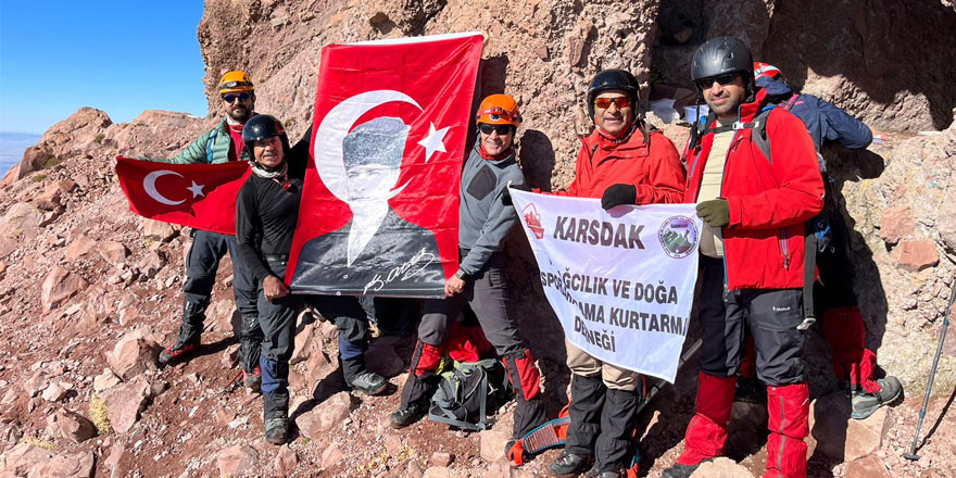 Dağcılar Cumhuriyet Bayramını Erciyes’te kutladı