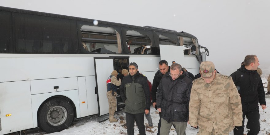 Kars’ta zincirleme trafik kazası : 2 ölü, 8 yaralı