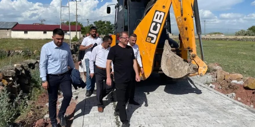 Vali Polat, Ani Köyü yolunda incelemelerde bulundu