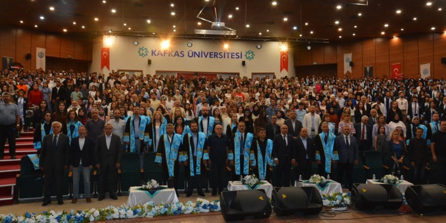 KAÜ Fen-Edebiyat Fakültesinden Görkemli 2024 Mezuniyet Töreni