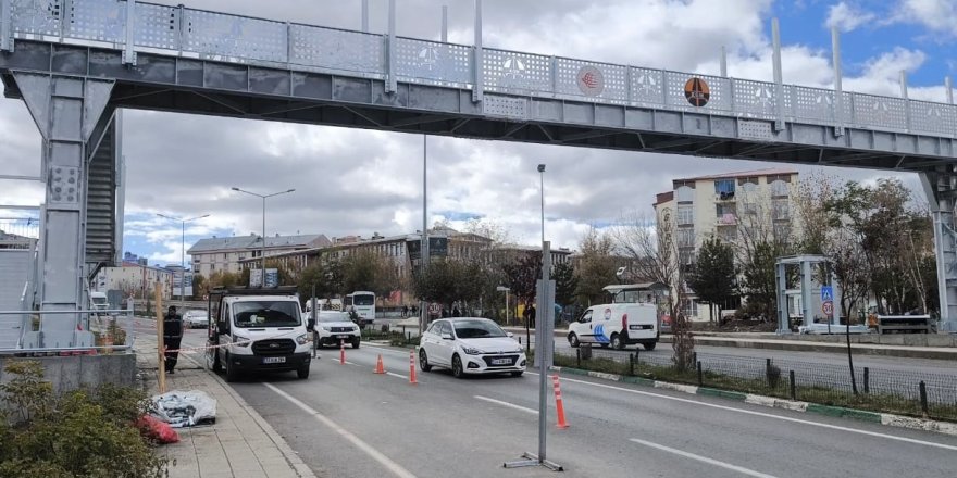 Bozkuş Yıktı, Karayolları Yeniden Yapıyor!