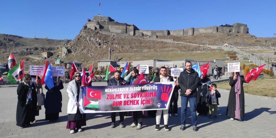 Kars'ta sağlıkçıların 52 haftalık sessiz yürüyüşü