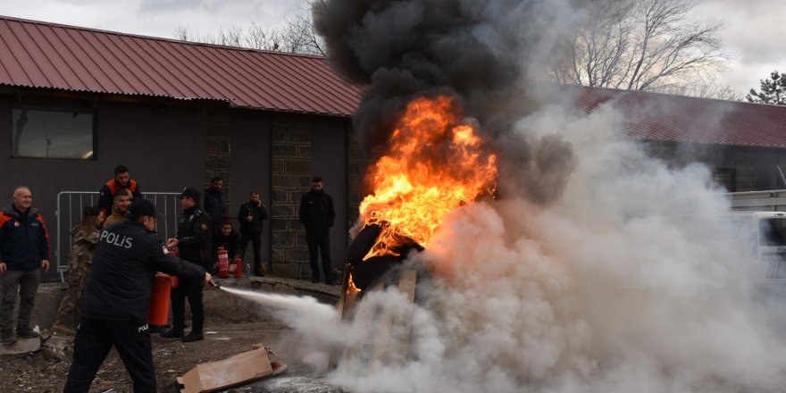 AFAD, Kars Emniyetine afet ve yangın eğitimi verdi