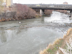 Kars Çayı buz tuttu