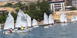 Karslı yelkenciler Ahlat’tan madalya ile döndü