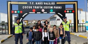 Susuzlu çocuklara trafik eğitimi