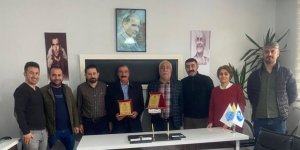 Eğitim Sen Kars Şubesi'nde Emekliler İçin Plaket Töreni Düzenlendi