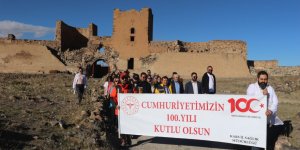 Kars İl Sağlık Müdürlüğü Ani’ye 100. Yıl Sağlık Yürüyüşü gerçekleştirdi