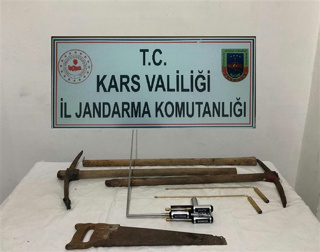 jandarma-kacak-kazi-yapanlari-kiskivrak-yakaladi-(1).jpg