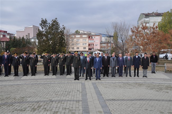 kars’in-kurtulusu-kazim-karabekir-pasa-anitinda-kutlandi-(4)-001.jpg